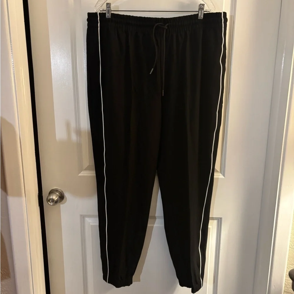 Xersion Relaxed Fit Black Pants with White Piping Sz XL